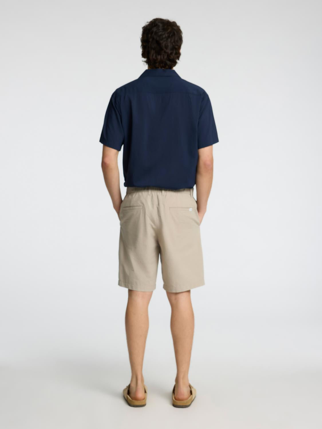 model_shot-back